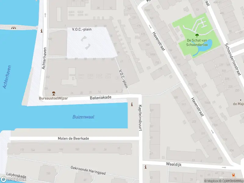 Ambulance met gepaste spoed naar de Bataviakade in Rotterdam