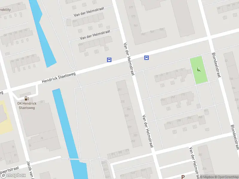 Ambulance met grote spoed naar de Van der Helmstraat in Rotterdam