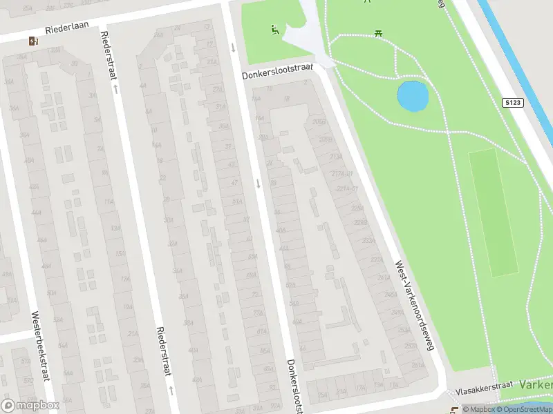 Ambulance met gepaste spoed naar de Donkerslootstraat in Rotterdam