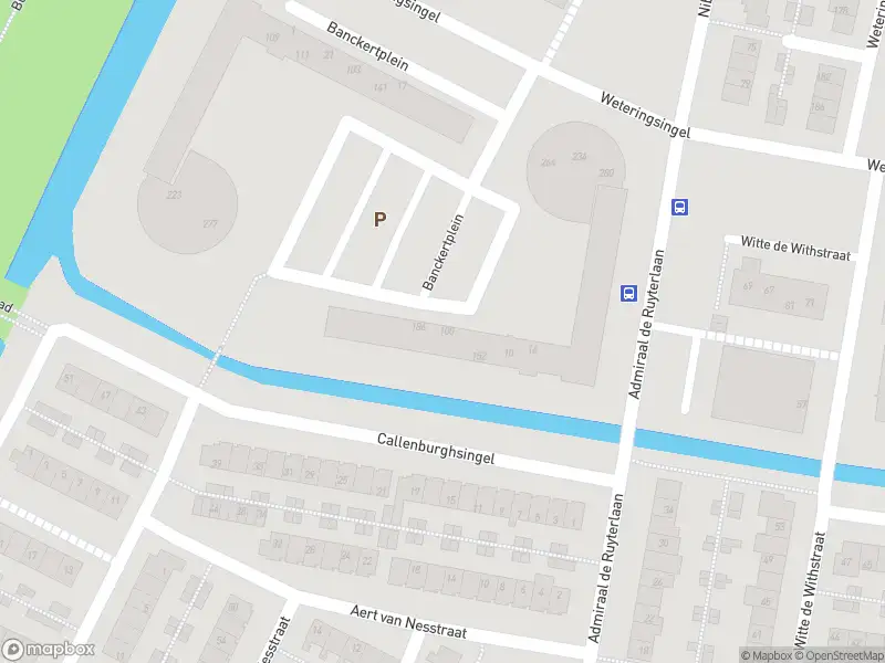 Ambulance met grote spoed naar de Banckertplein in Hendrik-Ido-Ambacht