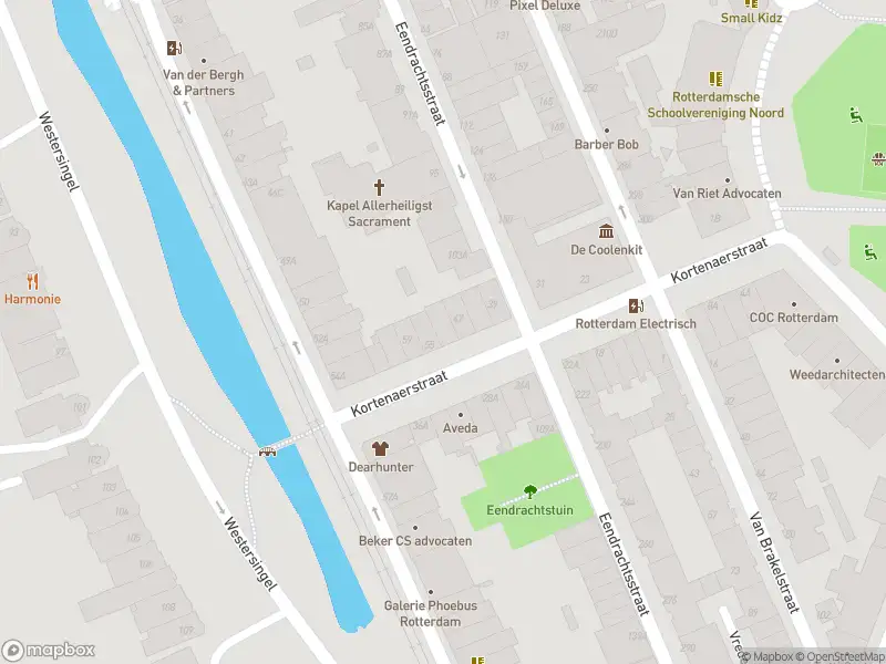 Ambulance met gepaste spoed naar de Kortenaerstraat in Rotterdam