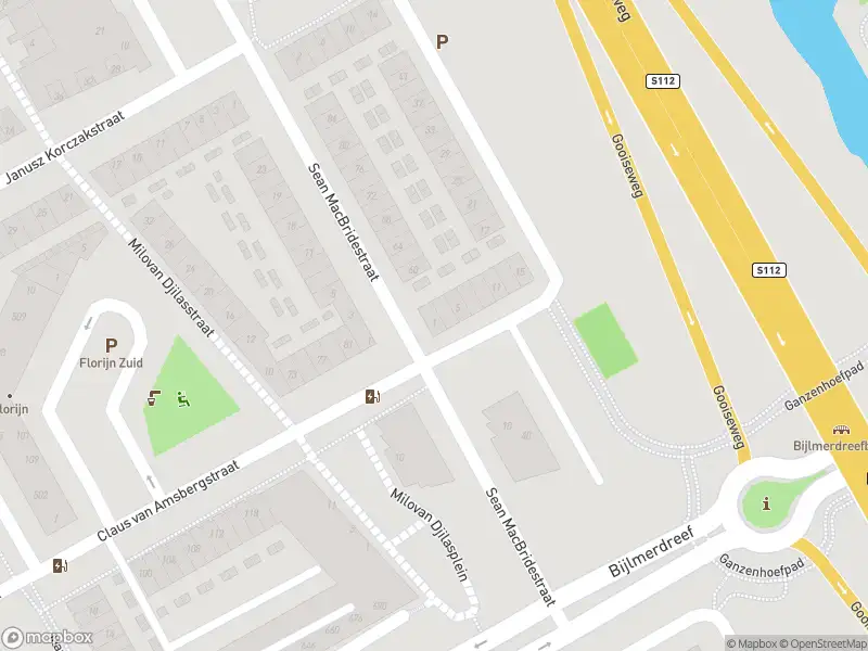 Ambulance met grote spoed naar de Raphael Lemkinstraat in Amsterdam