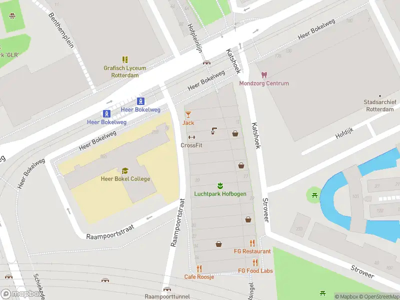 Ambulance met gepaste spoed naar de Raampoortstraat in Rotterdam