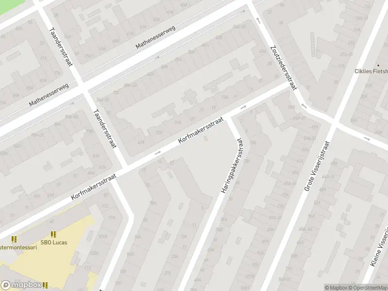 Ambulance met gepaste spoed naar de Korfmakersstraat in Rotterdam