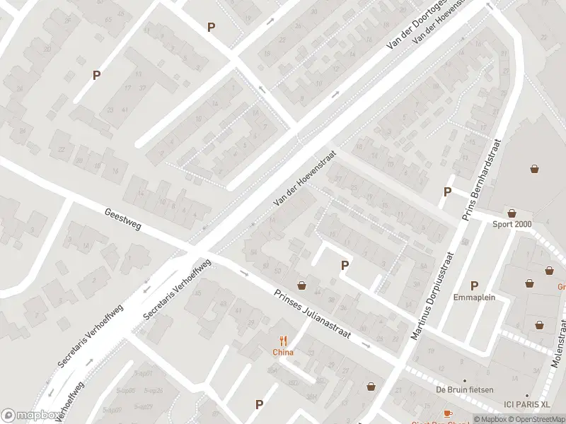 Ambulance met grote spoed naar de Van der Hoevenstraat in Naaldwijk