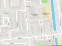 Ambulance met gepaste spoed naar de Clara Wieckpad in Leiden