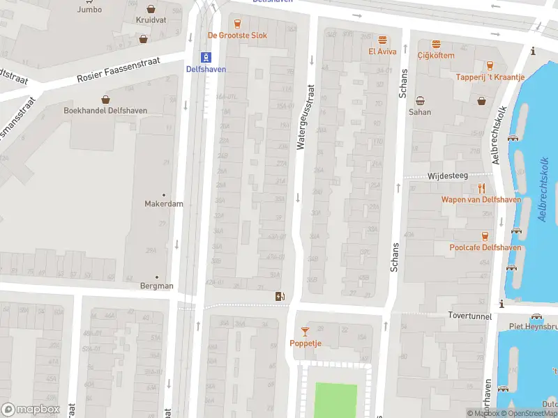 Ambulance met grote spoed naar de Watergeusstraat in Rotterdam