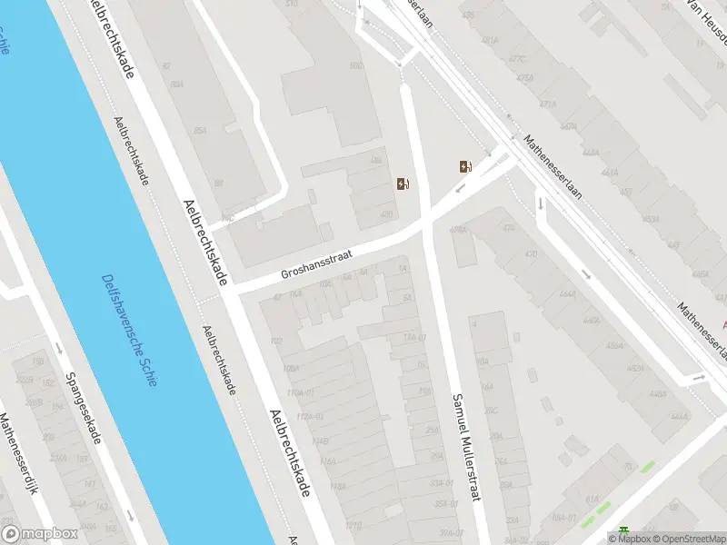 Ambulance met gepaste spoed naar de Groshansstraat in Rotterdam