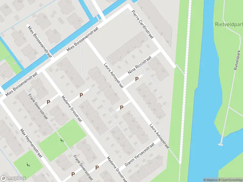 Ambulance met gepaste spoed naar de Laura Ashleystraat in Rotterdam