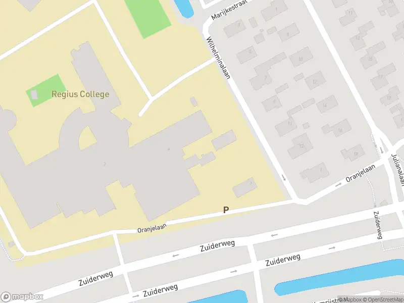 Ambulance met grote spoed naar de Oranjelaan in Schagen