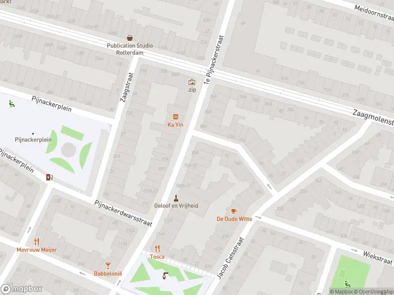 Ambulance met gepaste spoed naar de 1e Pijnackerstraat in Rotterdam