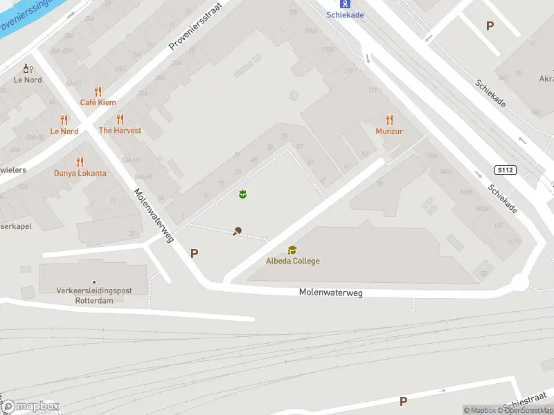 Ambulance met gepaste spoed naar de Zuster Hennekeplein in Rotterdam