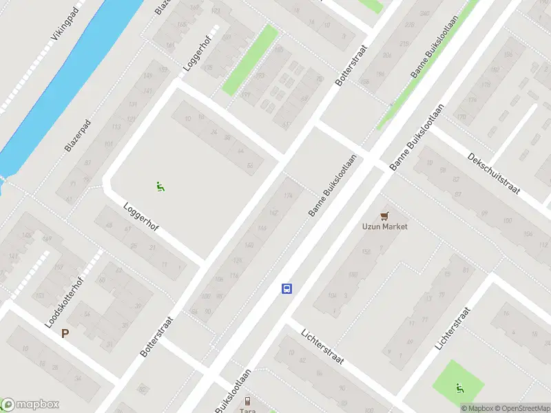 Ambulance met grote spoed naar de Loodskotterhof in Amsterdam