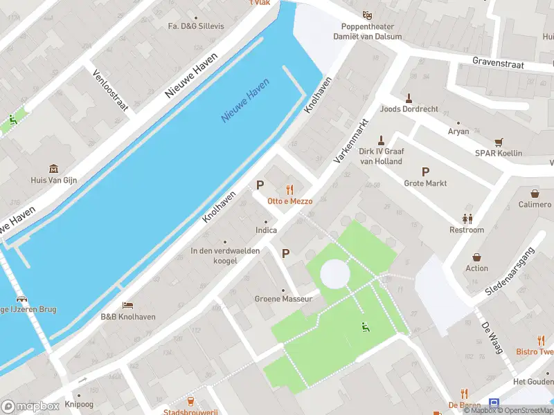 Ambulance met grote spoed naar de Vismarkt in Dordrecht