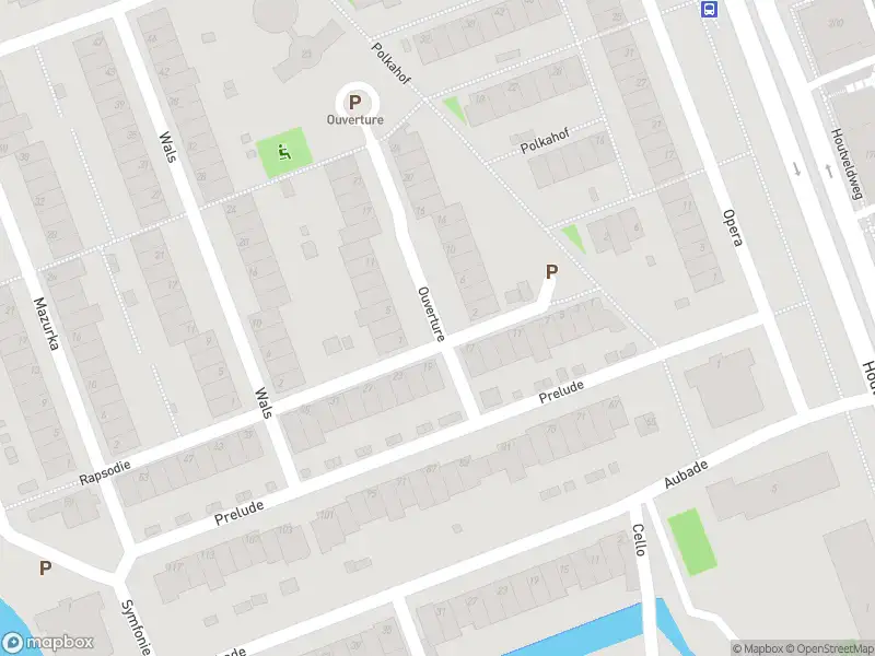 Ambulance met grote spoed naar de Ouverture in Zaandam