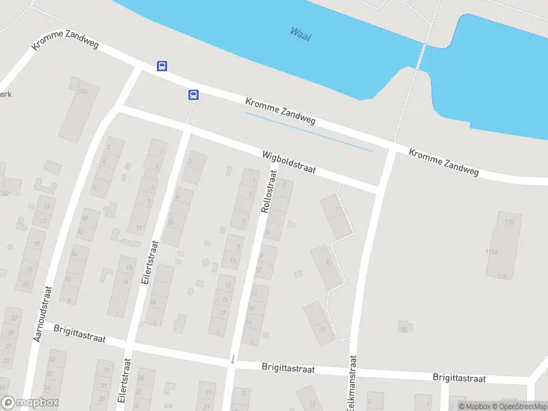 Ambulance met grote spoed naar de Rollostraat in Rotterdam