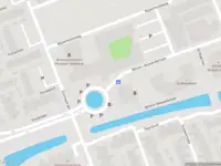 Ambulance met grote spoed naar de Oranjeplein in Pijnacker