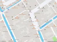 Ambulance met grote spoed naar de Markt in Delft