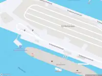 Ambulance met grote spoed naar de 3e Katendrechtsehoofd in Rotterdam