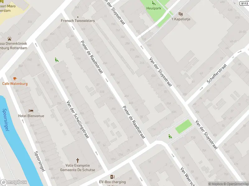 Ambulance met gepaste spoed naar de Pieter de Raadtstraat in Rotterdam