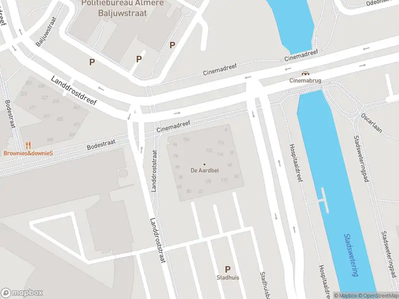 Brandweer met grote spoed naar de Landdroststraat in Almere vanwege gebouwbrand