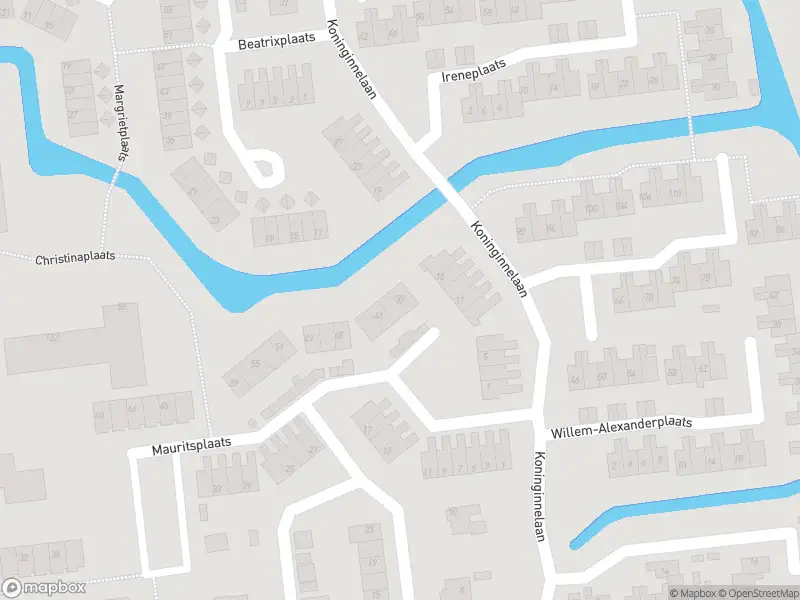 Ambulance met grote spoed naar de Mauritsplaats in Hellevoetsluis