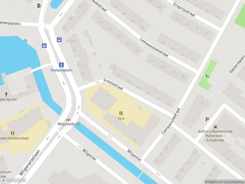 Ambulance met gepaste spoed naar de Fresiastraat in Rotterdam