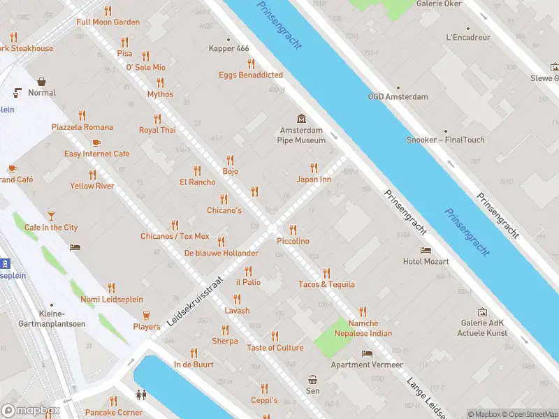 Brandweer met gepaste spoed naar de Leidsekruisstraat in Amsterdam