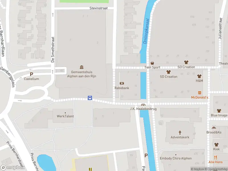 Ambulance met gepaste spoed naar de Stadhuisplein in Alphen aan den Rijn