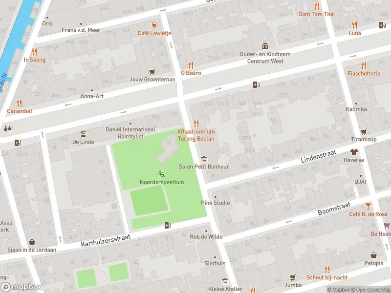 Ambulance met grote spoed naar de Tweede Lindendwarsstraat in Amsterdam