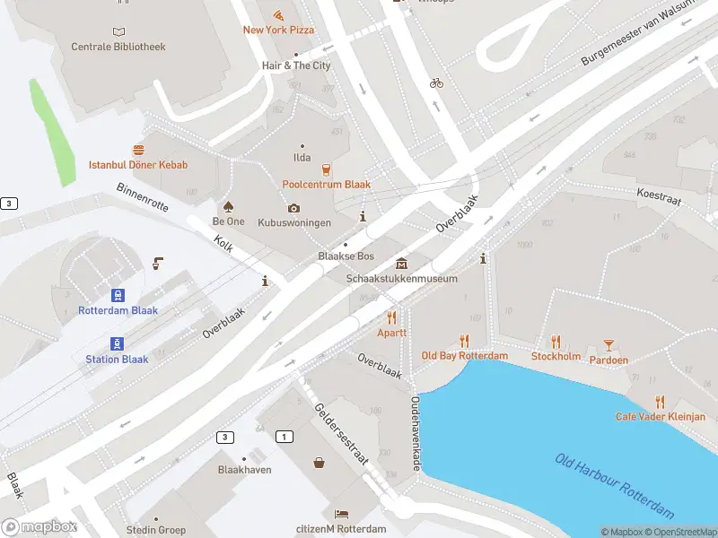 Ambulance met gepaste spoed naar de Overblaak in Rotterdam