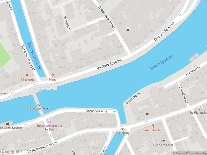 Ambulance naar de Lange Herenvest in Haarlem vanwege ongeval met letsel