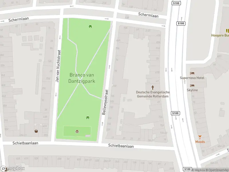 Ambulance met grote spoed naar de Bellevoysstraat in Rotterdam