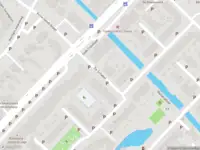 Ambulance met grote spoed naar de De Schakel in Leidschendam