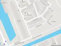 Ambulance met grote spoed naar de Van Embdenstraat in Delft