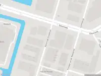 Brandweer met gepaste spoed naar de Kamerlingh Onnesstraat in Alkmaar