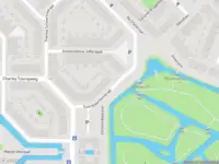 Ambulance met grote spoed naar de Suze Robertsonstraat in Leiden