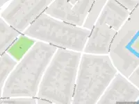 Politie met grote spoed naar de Harmen Sytstrastraat in Sneek vanwege steekincident