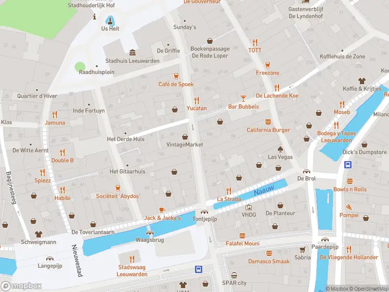 Brandweer met grote spoed naar de Willemskade in Leeuwarden vanwege personen te water