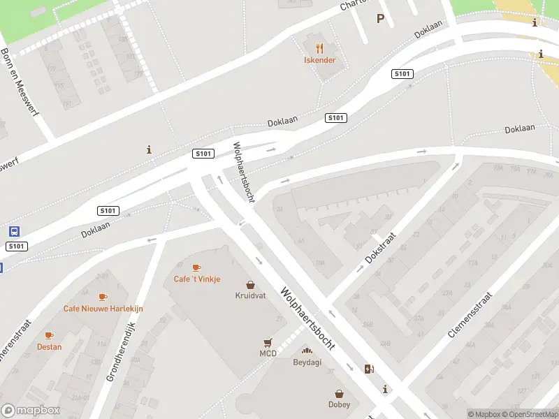 Ambulance met grote spoed naar de Wolphaertsbocht in Rotterdam