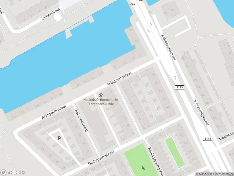 Ambulance met grote spoed naar de Kamerpalmhof in Amsterdam