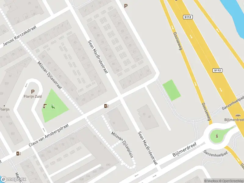 Ambulance met grote spoed naar de Sean MacBridestraat in Amsterdam