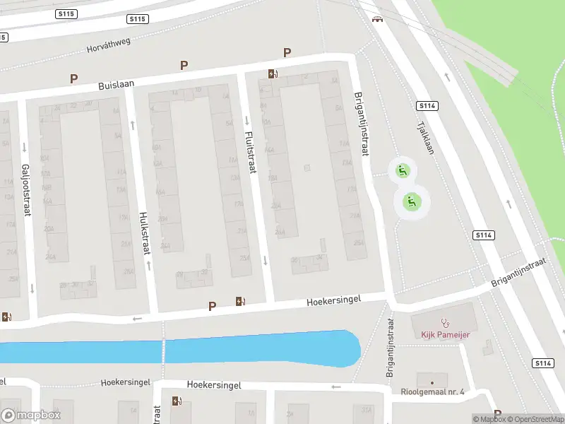 Ambulance met gepaste spoed naar de Fluitstraat in Rotterdam