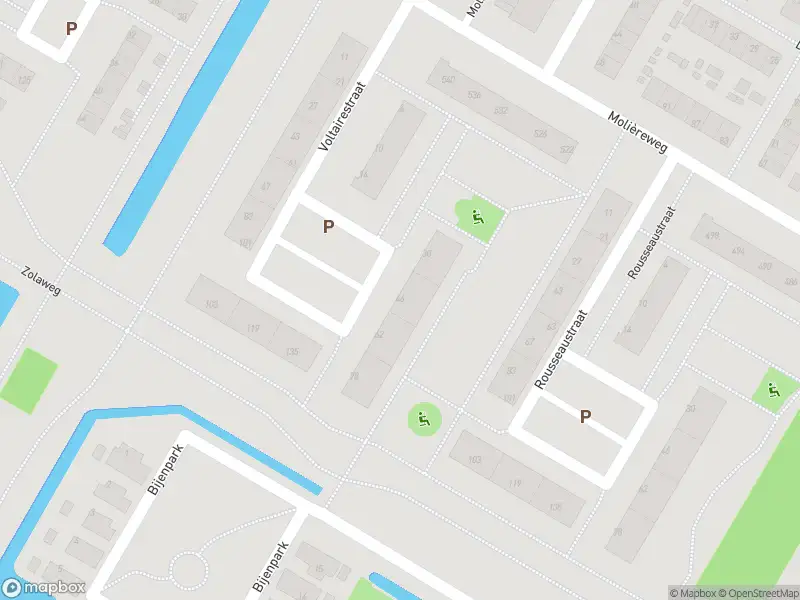 Ambulance met grote spoed naar de Voltairestraat in Rotterdam