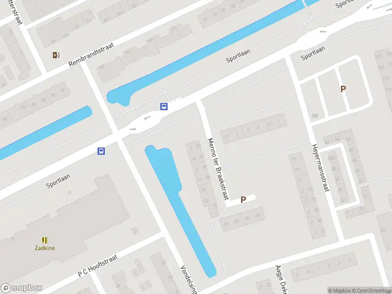 Ambulance met gepaste spoed naar de Menno ter Braakstraat in Spijkenisse