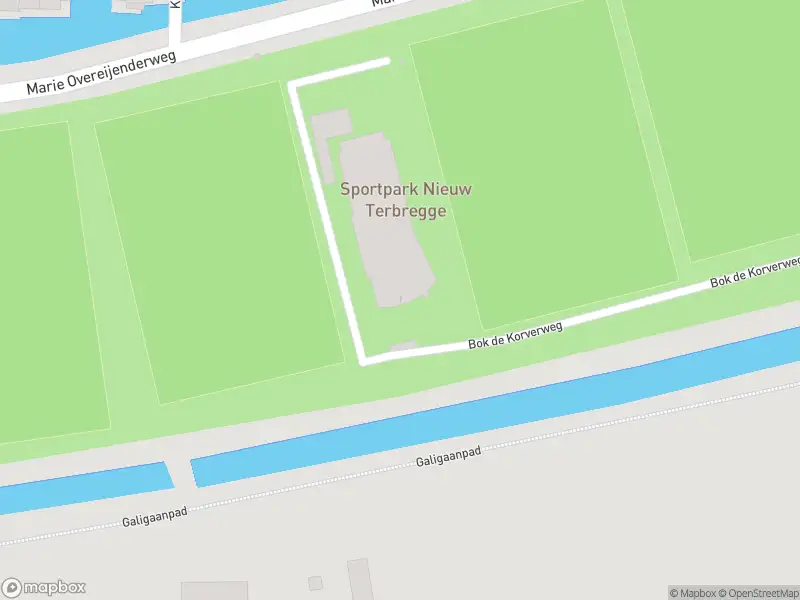 Ambulance met gepaste spoed naar de Bok de Korverweg in Rotterdam