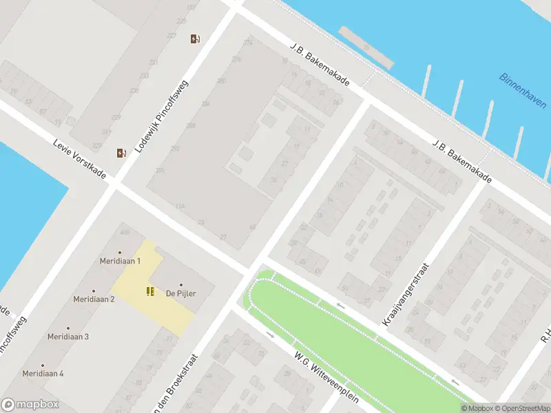 Ambulance met gepaste spoed naar de J.H. van den Broekstraat in Rotterdam