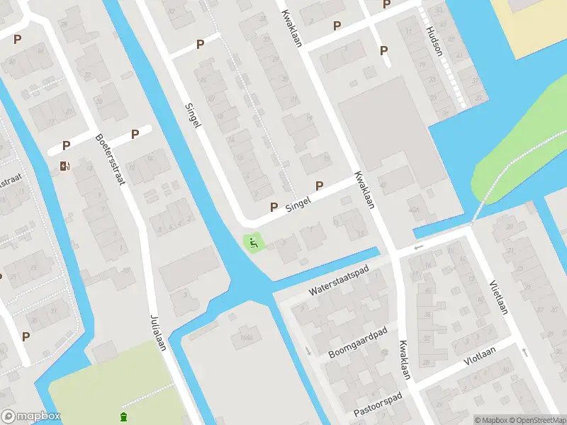 Ambulance met grote spoed naar de Singel in Wateringen