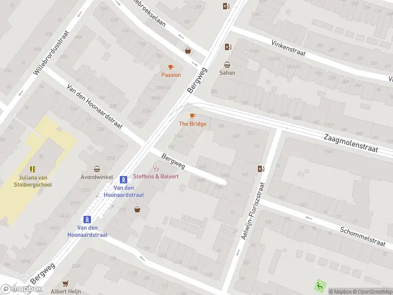 Ambulance met grote spoed naar de Bergweg in Rotterdam