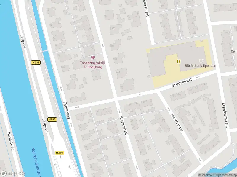 Ambulance met gepaste spoed naar de Gruttostraat in Ilpendam